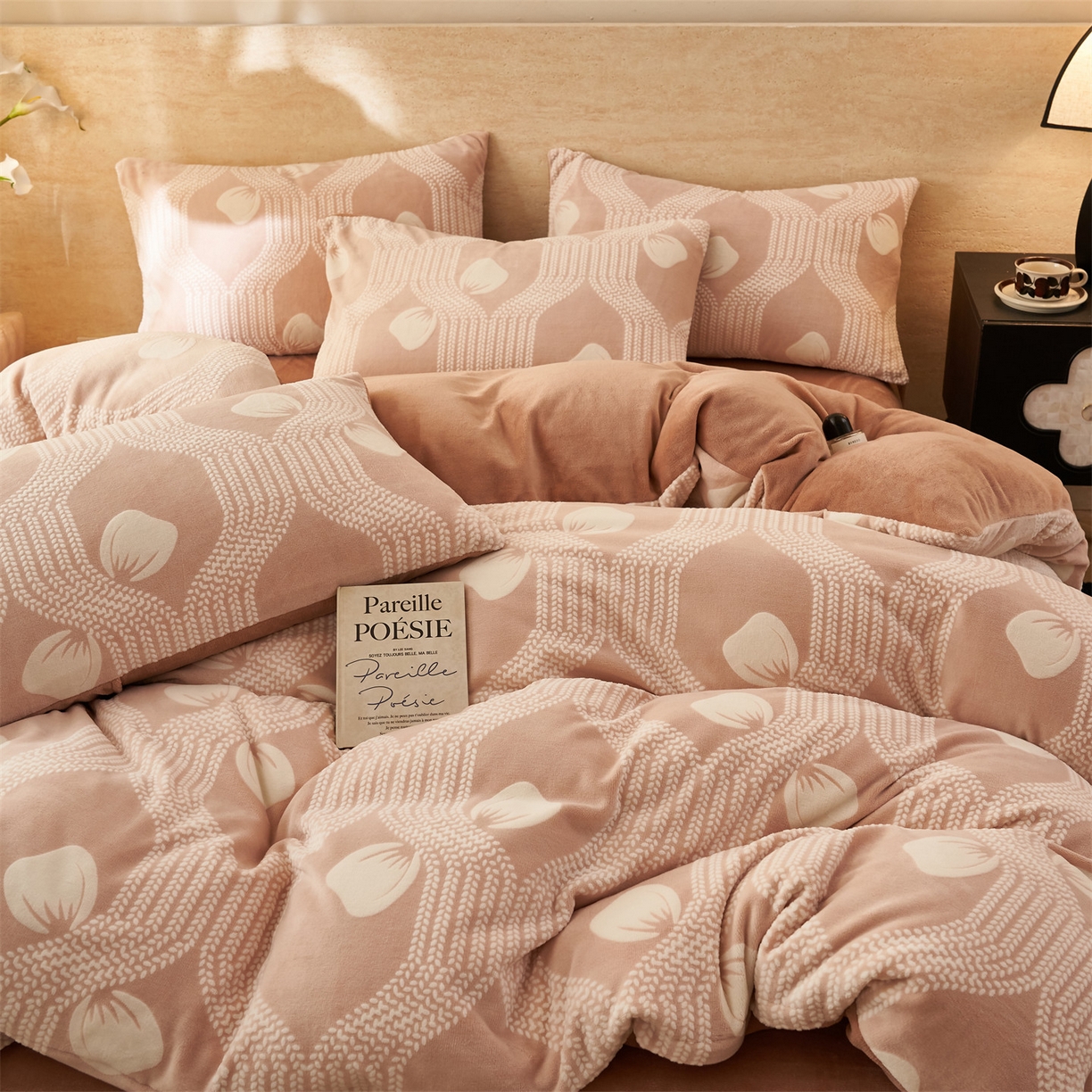 91家纺网 家纺一手货源 找家纺 金鹰 2025新款雕花烂花牛奶绒四件套 蝴蝶结