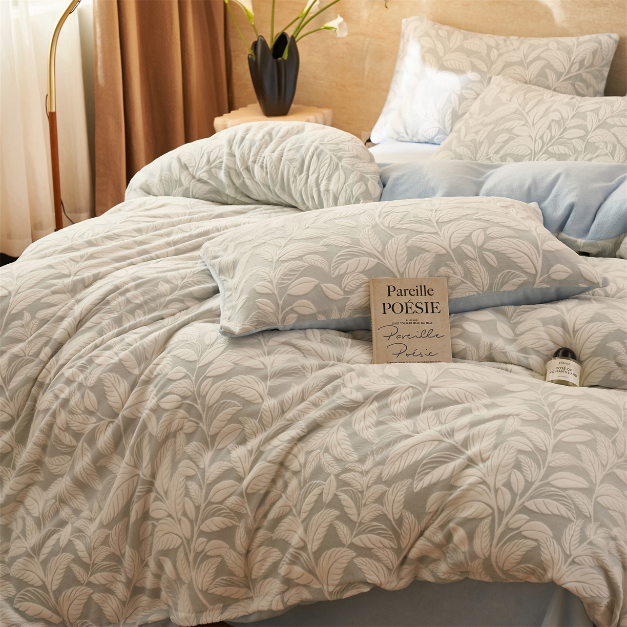 91家纺网 家纺一手货源 找家纺 金鹰 2025新款雕花烂花牛奶绒四件套 花朝梦