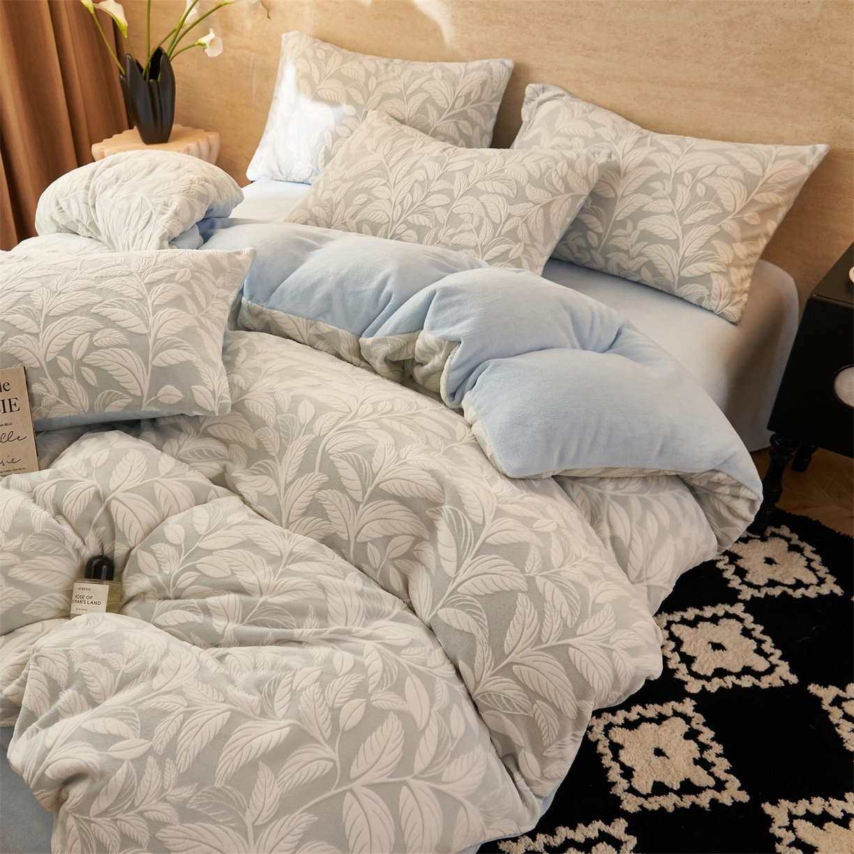 91家纺网 家纺一手货源 找家纺 金鹰 2025新款雕花烂花牛奶绒四件套 花朝梦