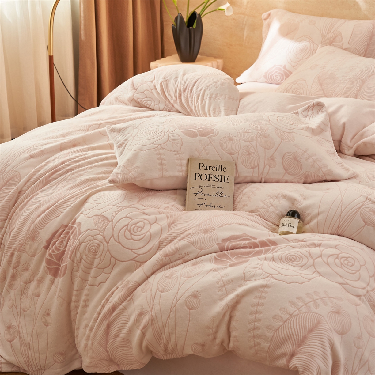 91家纺网 家纺一手货源 找家纺 金鹰 2025新款雕花烂花牛奶绒四件套 浪漫人生