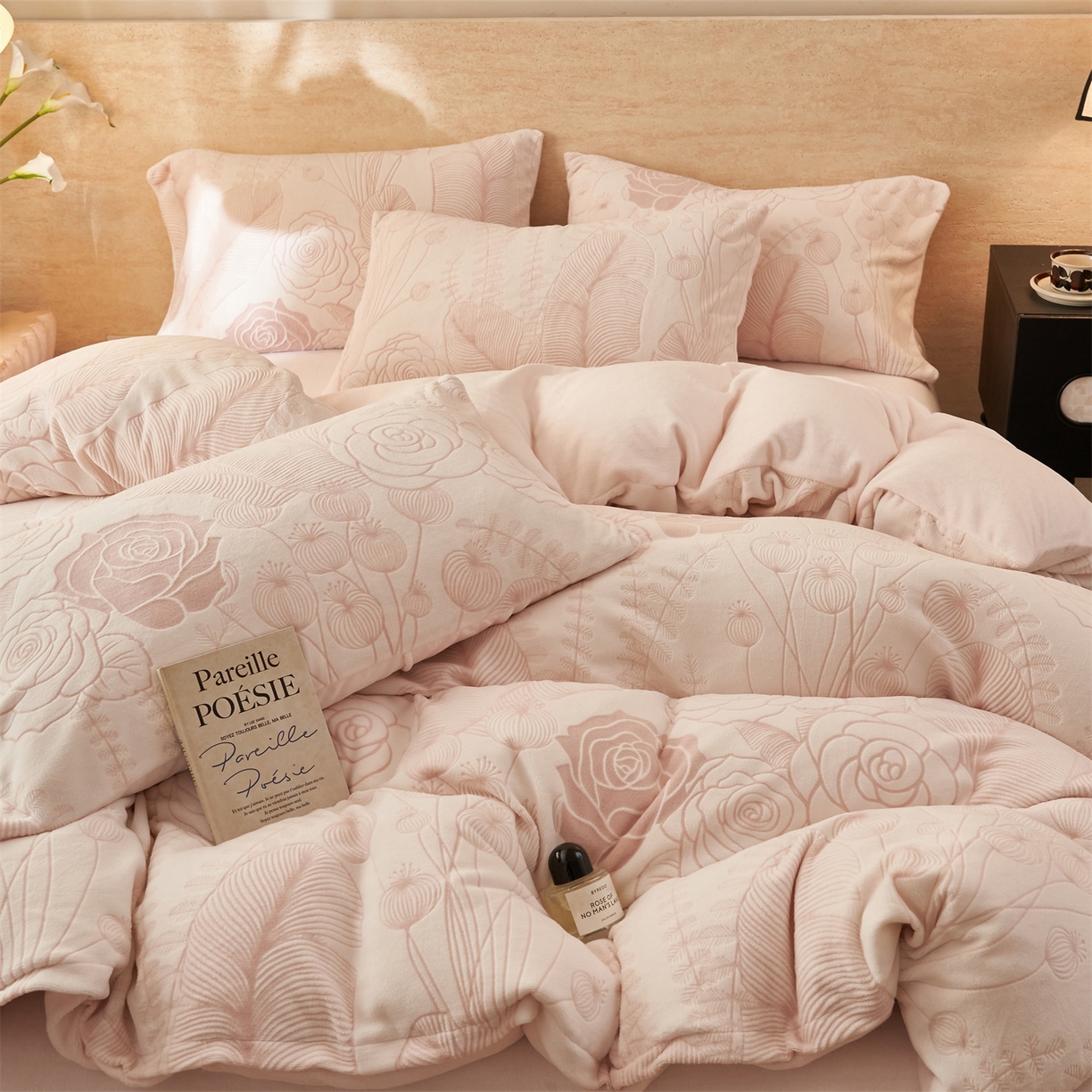 91家纺网 家纺一手货源 找家纺 金鹰 2025新款雕花烂花牛奶绒四件套 浪漫人生