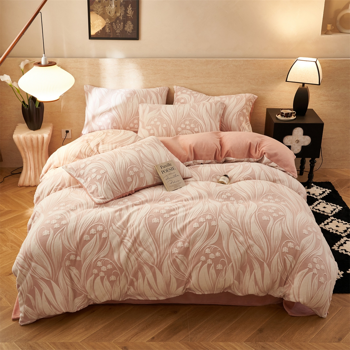 91家纺网 家纺一手货源 找家纺 金鹰 2025新款雕花烂花牛奶绒四件套 流年花束