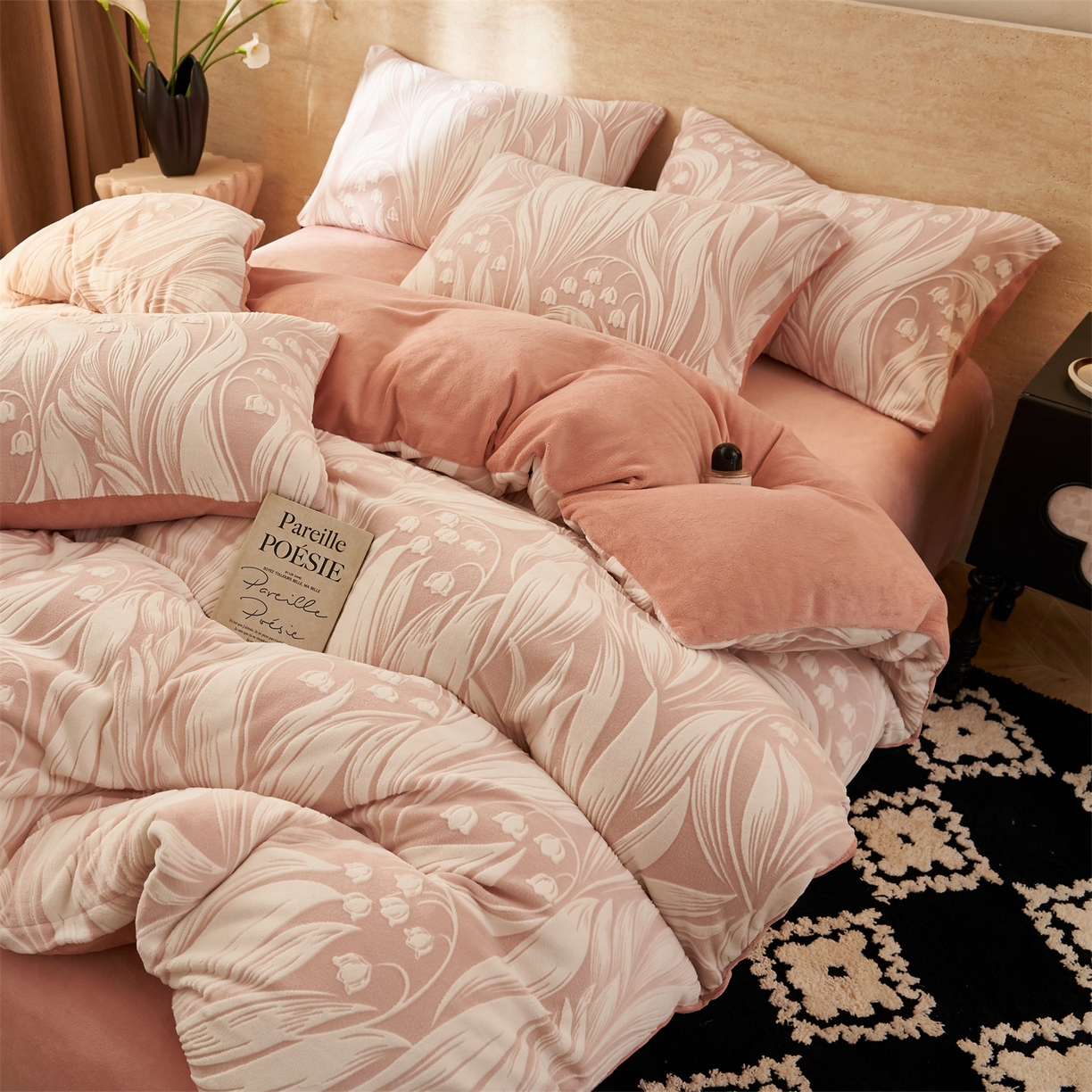 91家纺网 家纺一手货源 找家纺 金鹰 2025新款雕花烂花牛奶绒四件套 流年花束