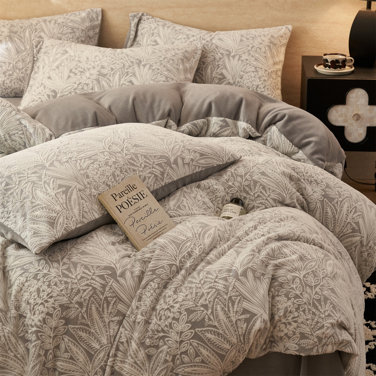 91家纺网 家纺一手货源 找家纺 金鹰 2025新款雕花烂花牛奶绒四件套 绿野仙踪-灰