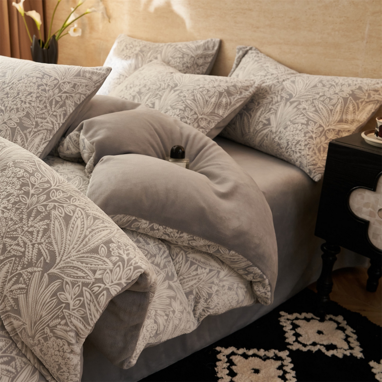 91家纺网 家纺一手货源 找家纺 金鹰 2025新款雕花烂花牛奶绒四件套 绿野仙踪-灰