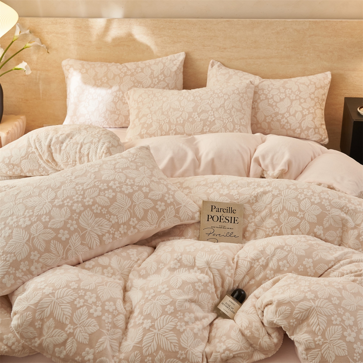 91家纺网 家纺一手货源 找家纺 金鹰 2025新款雕花烂花牛奶绒四件套 叶茂