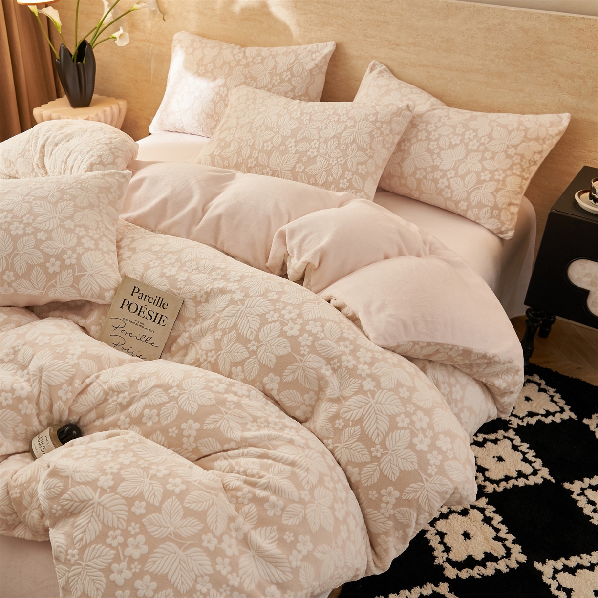 91家纺网 家纺一手货源 找家纺 金鹰 2025新款雕花烂花牛奶绒四件套 叶茂