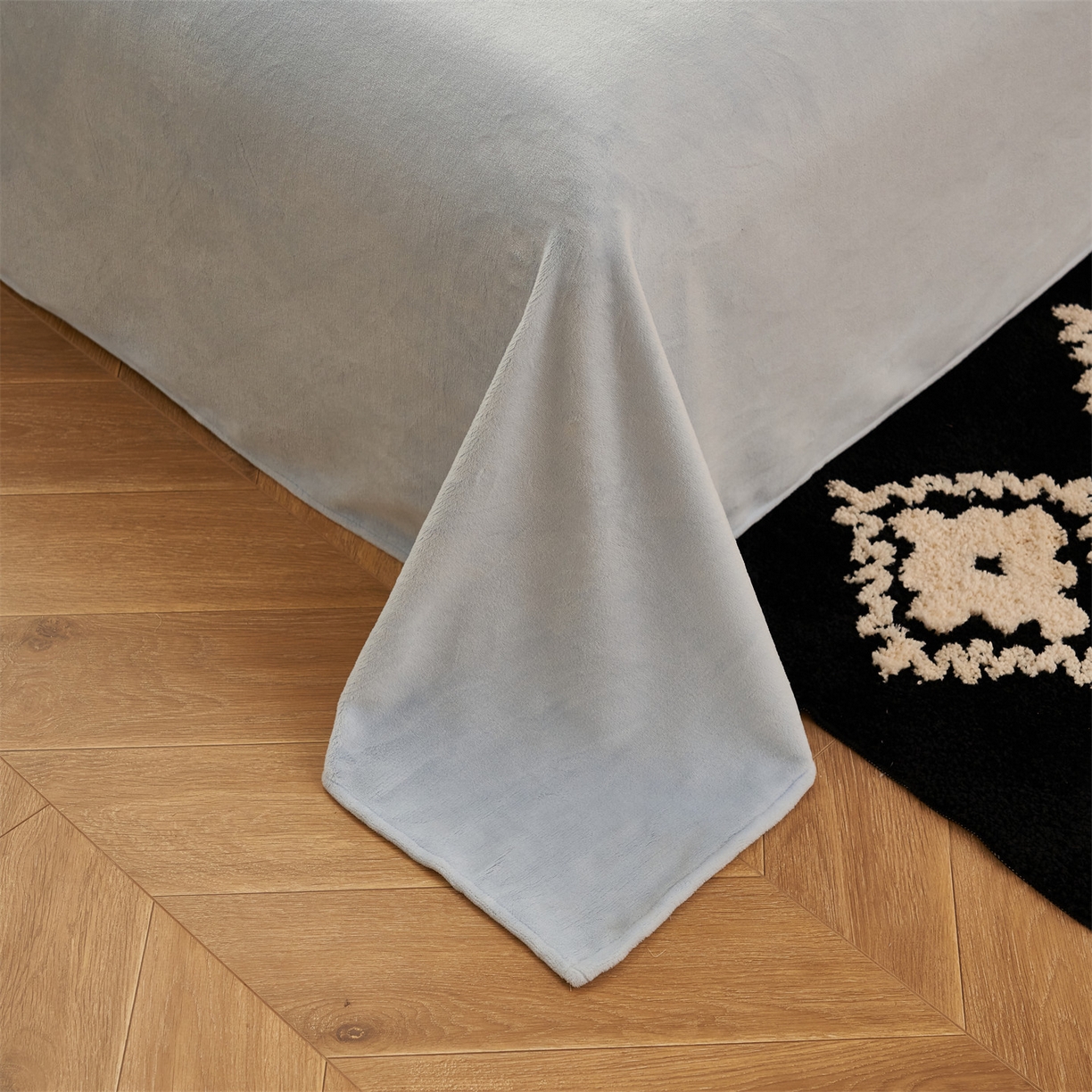 91家纺网 家纺一手货源 找家纺 金鹰 2025新款雕花烂花牛奶绒四件套 叶叶生辉