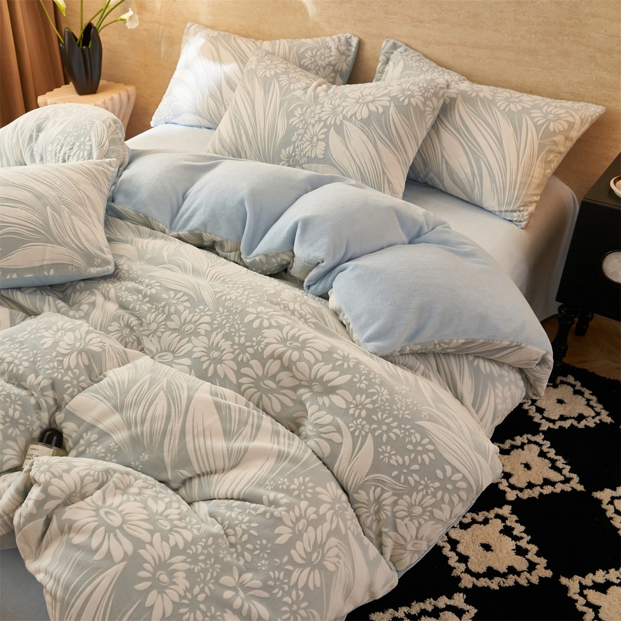 91家纺网 家纺一手货源 找家纺 金鹰 2025新款雕花烂花牛奶绒四件套 叶叶生辉