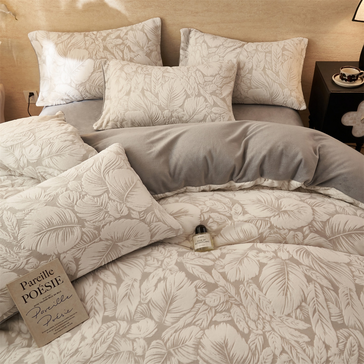 91家纺网 家纺一手货源 找家纺 金鹰 2025新款雕花烂花牛奶绒四件套 叶影