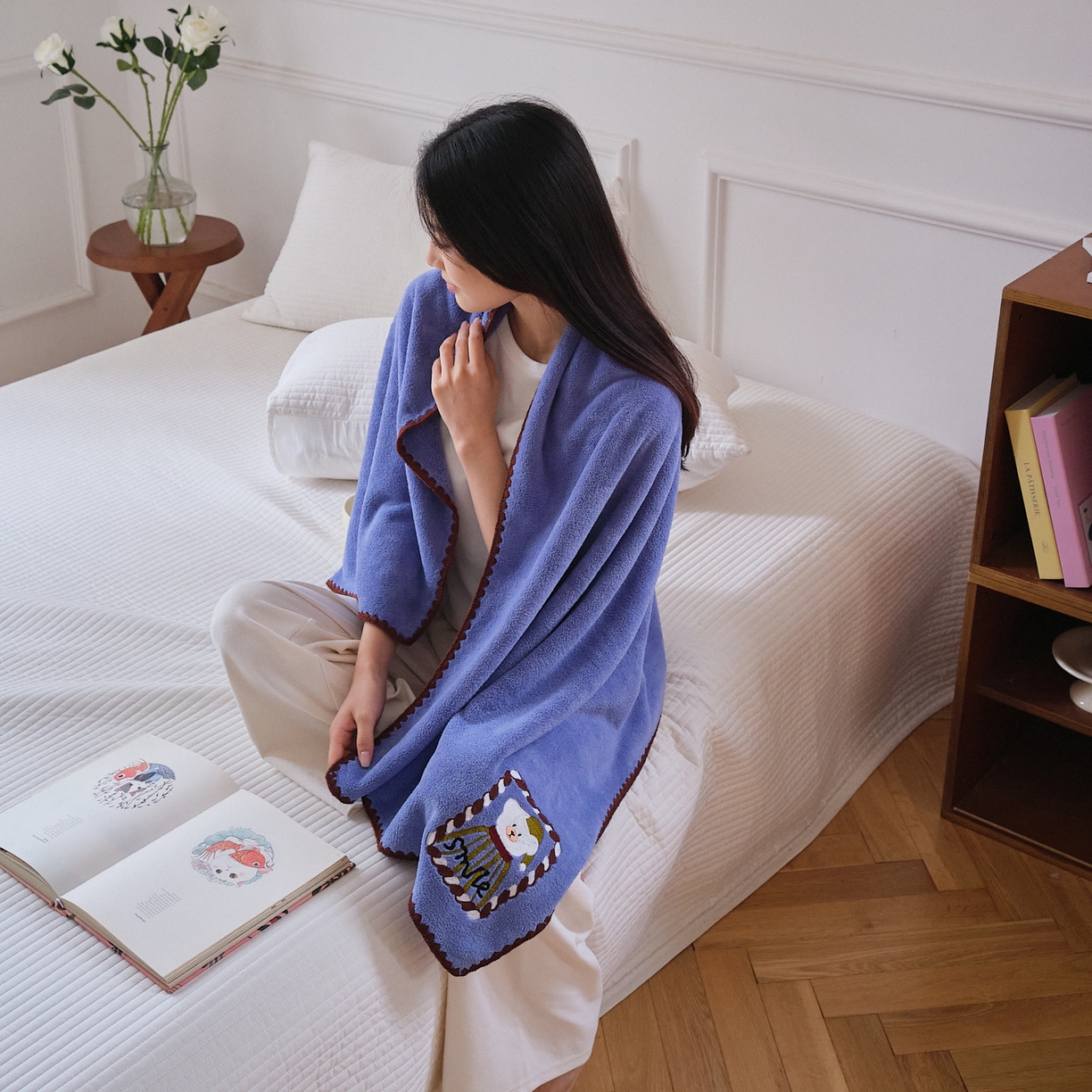 91家纺网 家纺一手货源 找家纺 沐瑟家纺 2025新款亲肤柔软珊瑚绒毛巾浴巾-呆呆熊系列 呆呆熊-蓝色 35*75cm毛巾/条