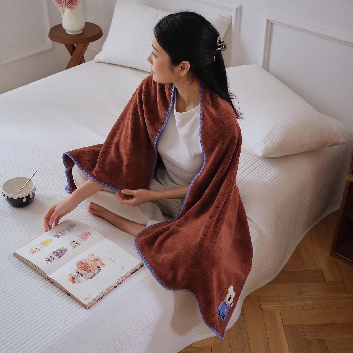 91家纺网 家纺一手货源 找家纺 沐瑟家纺 2025新款亲肤柔软珊瑚绒毛巾浴巾-呆呆熊系列 呆呆熊-砖红色 70*140cm浴巾/条