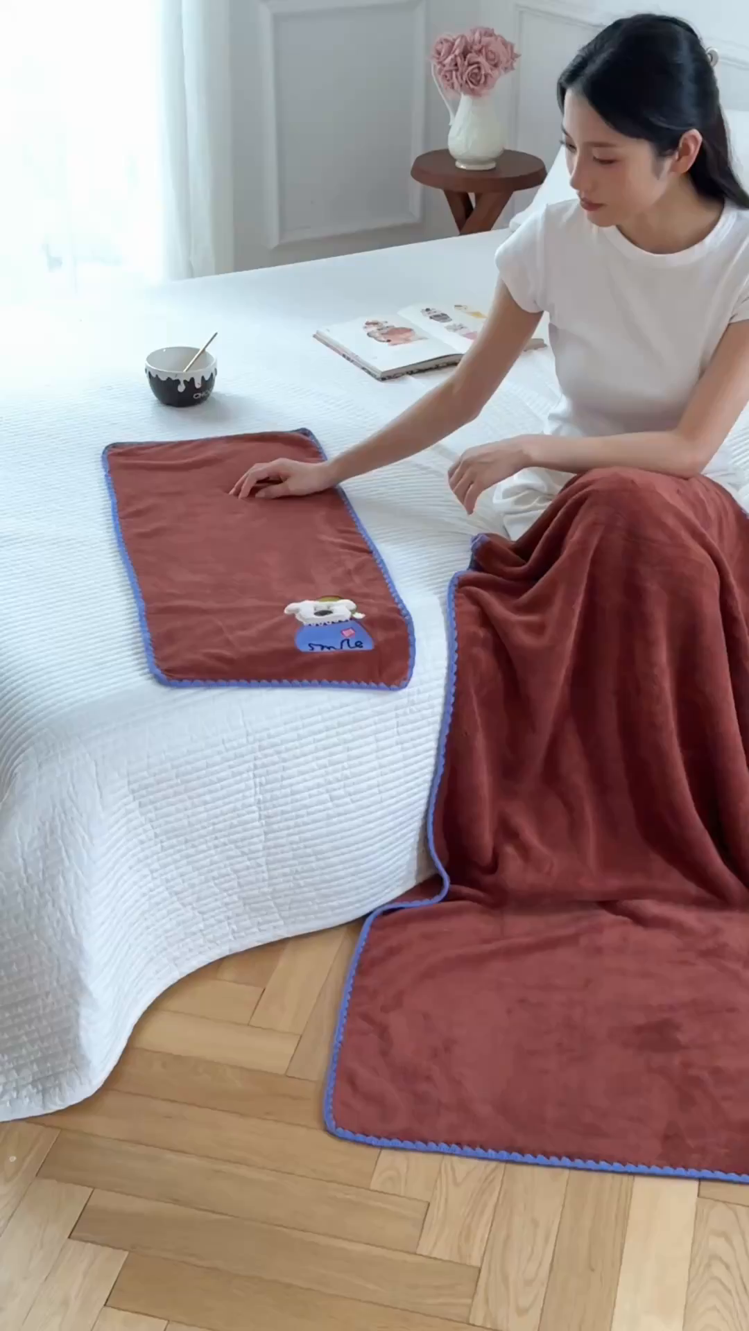 91家纺网 家纺一手货源 找家纺 沐瑟家纺 2025新款亲肤柔软珊瑚绒毛巾浴巾-呆呆熊系列 呆呆熊-砖红色 70*140cm浴巾/条