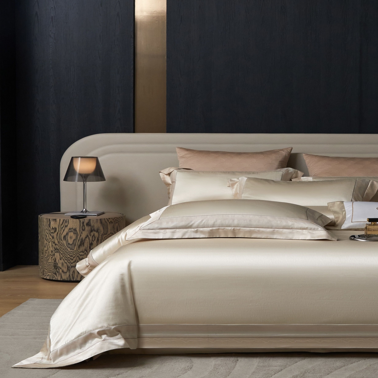 91家纺网 家纺一手货源 找家纺 JUICY 橘滋家纺 2025新款高定鎏金高精密拼角系列四件套 卢浮塔夫绸-香槟金