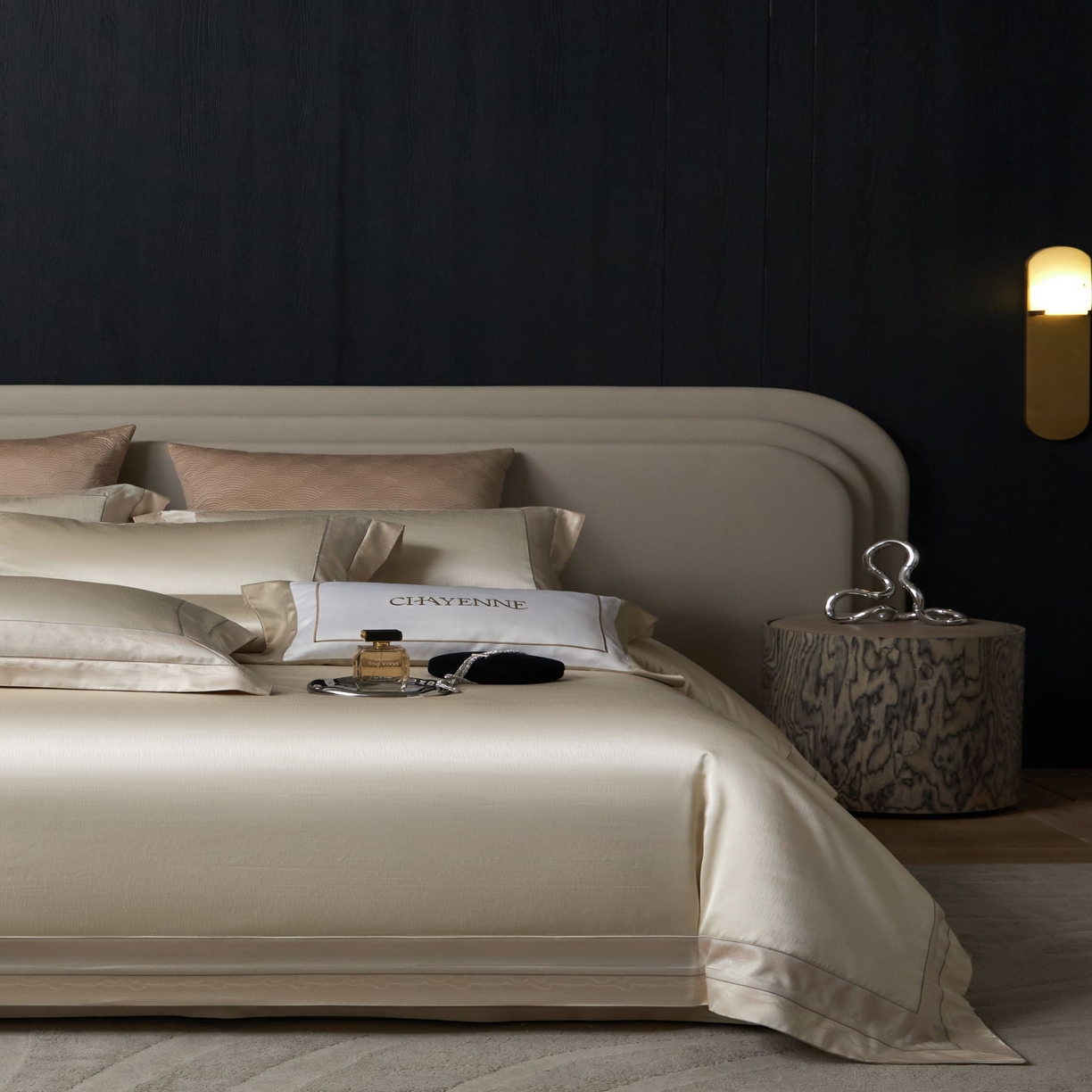 91家纺网 家纺一手货源 找家纺 JUICY 橘滋家纺 2025新款高定鎏金高精密拼角系列四件套 卢浮塔夫绸-香槟金