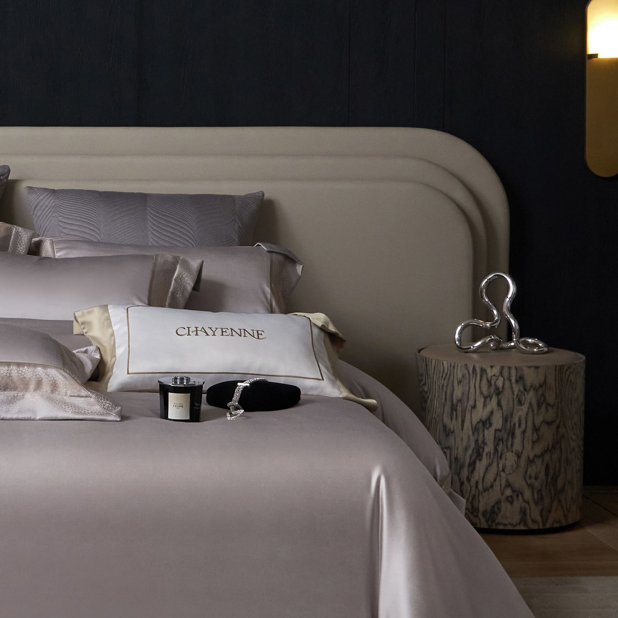 91家纺网 家纺一手货源 找家纺 JUICY 橘滋家纺 2025新款高定鎏金高精密拼角系列四件套 卢浮塔夫绸-绅士灰