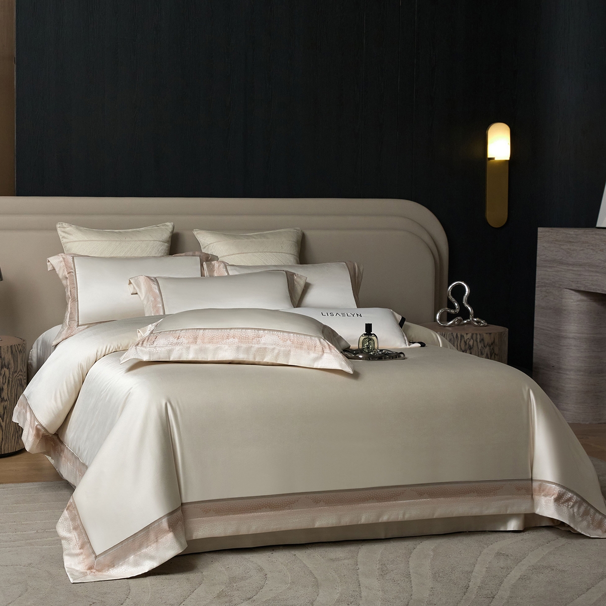 91家纺网 家纺一手货源 找家纺 JUICY 橘滋家纺 2025新款高定鎏金高精密拼角系列四件套 卢浮塔夫绸-羊脂白