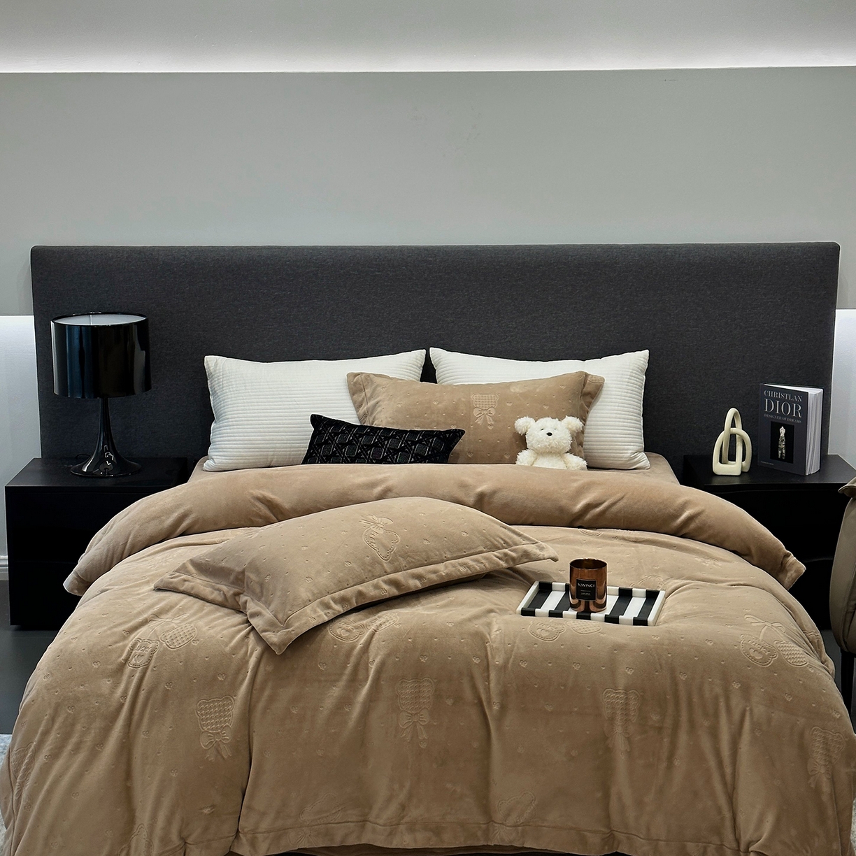 91家纺网 家纺一手货源 找家纺 （总）JUICY 橘滋家纺 2025新款高级简约立体提花浮雕牛奶绒系列四件套