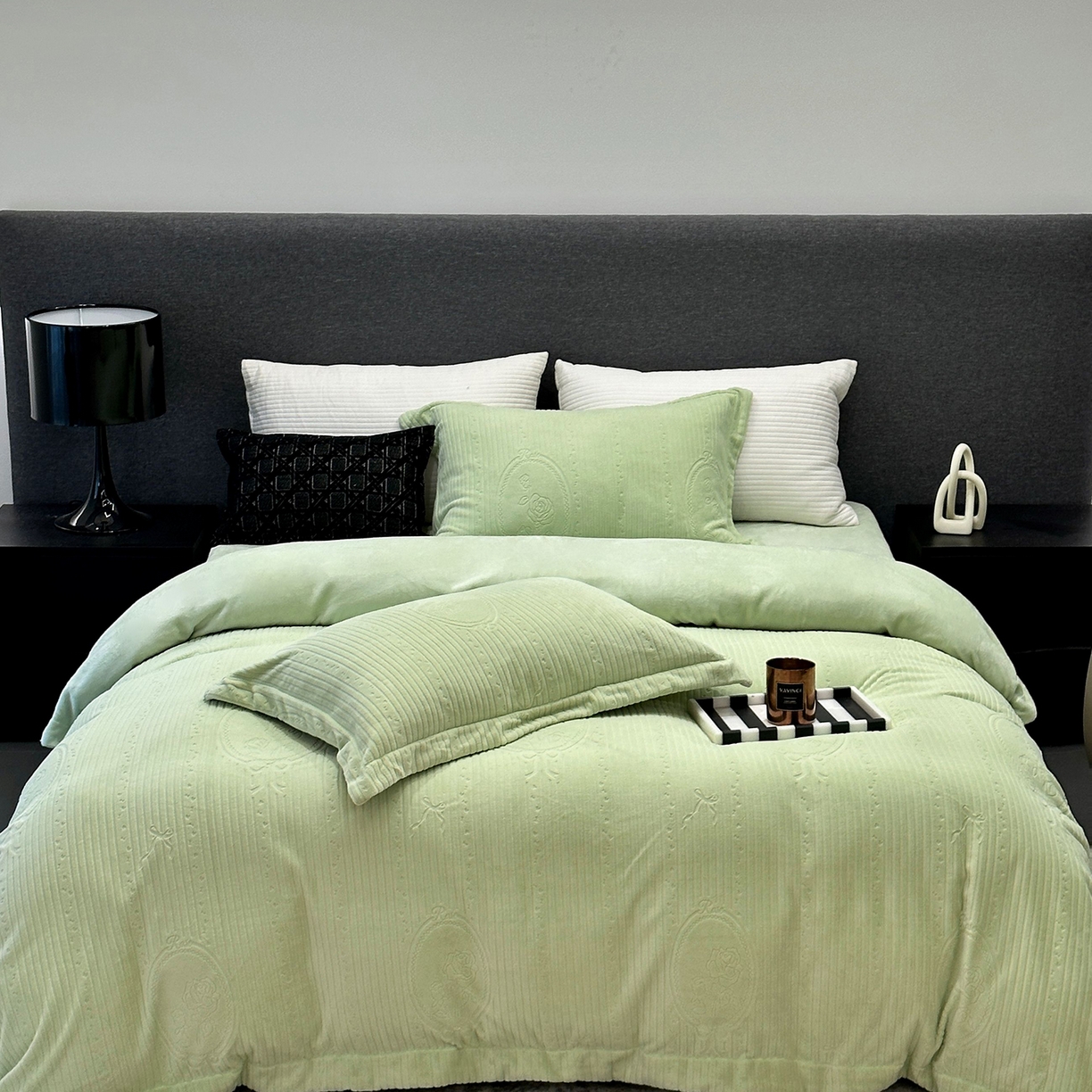 91家纺网 家纺一手货源 找家纺 （总）JUICY 橘滋家纺 2025新款高级简约立体提花浮雕牛奶绒系列四件套