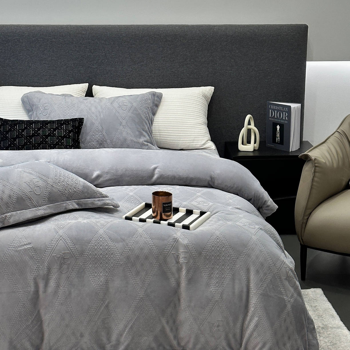 91家纺网 家纺一手货源 找家纺 （总）JUICY 橘滋家纺 2025新款高级简约立体提花浮雕牛奶绒系列四件套