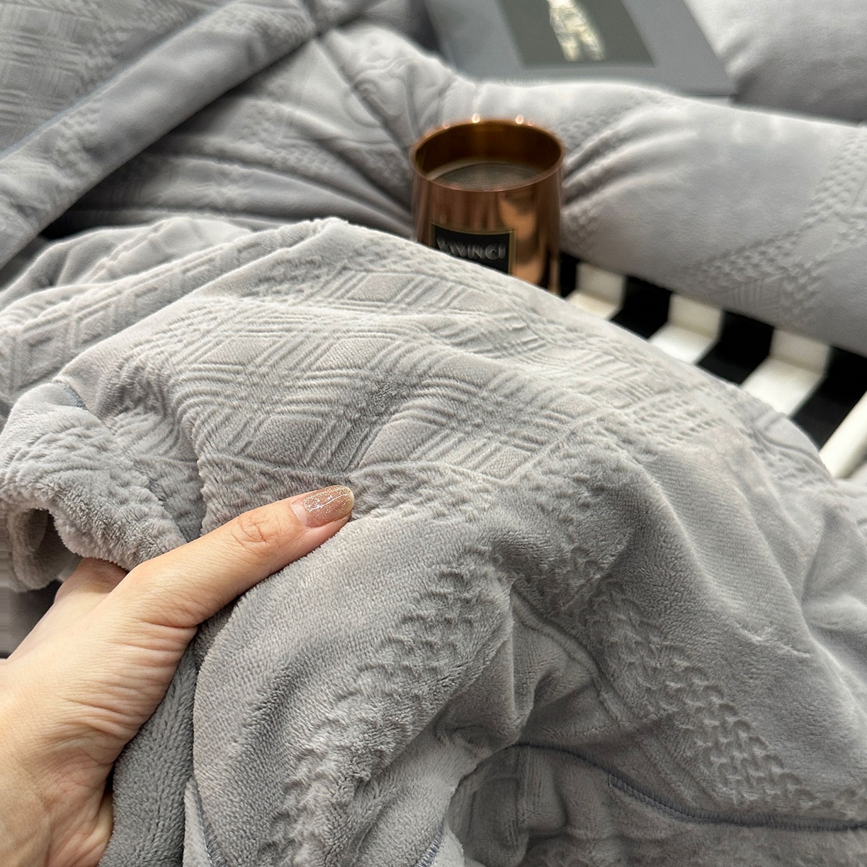 91家纺网 家纺一手货源 找家纺 （总）JUICY 橘滋家纺 2025新款高级简约立体提花浮雕牛奶绒系列四件套