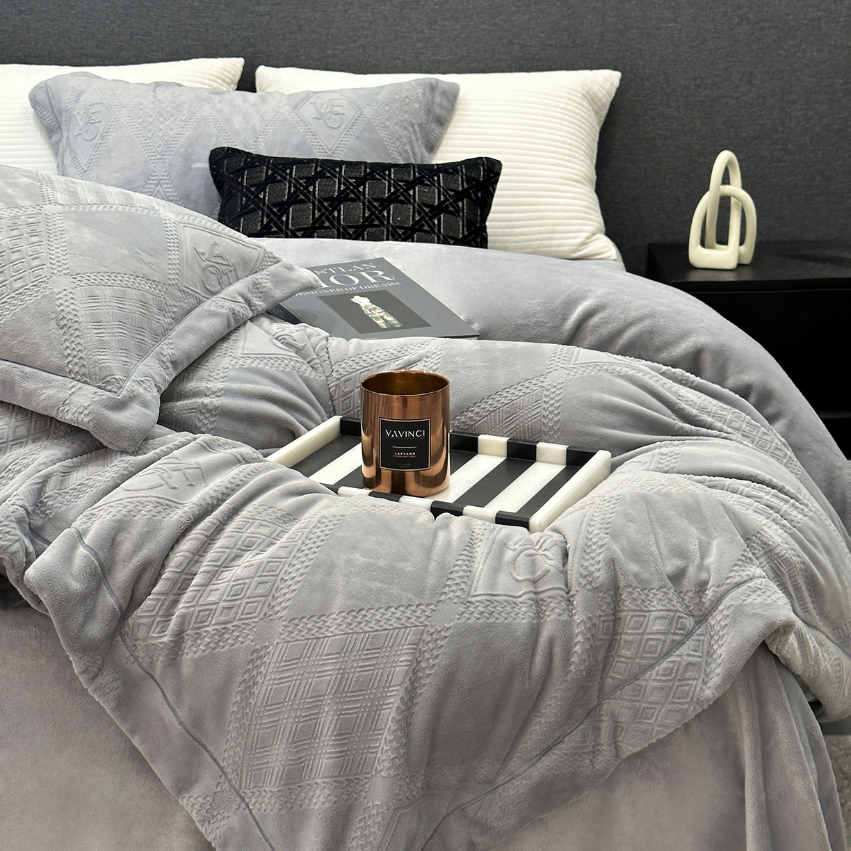 91家纺网 家纺一手货源 找家纺 （总）JUICY 橘滋家纺 2025新款高级简约立体提花浮雕牛奶绒系列四件套