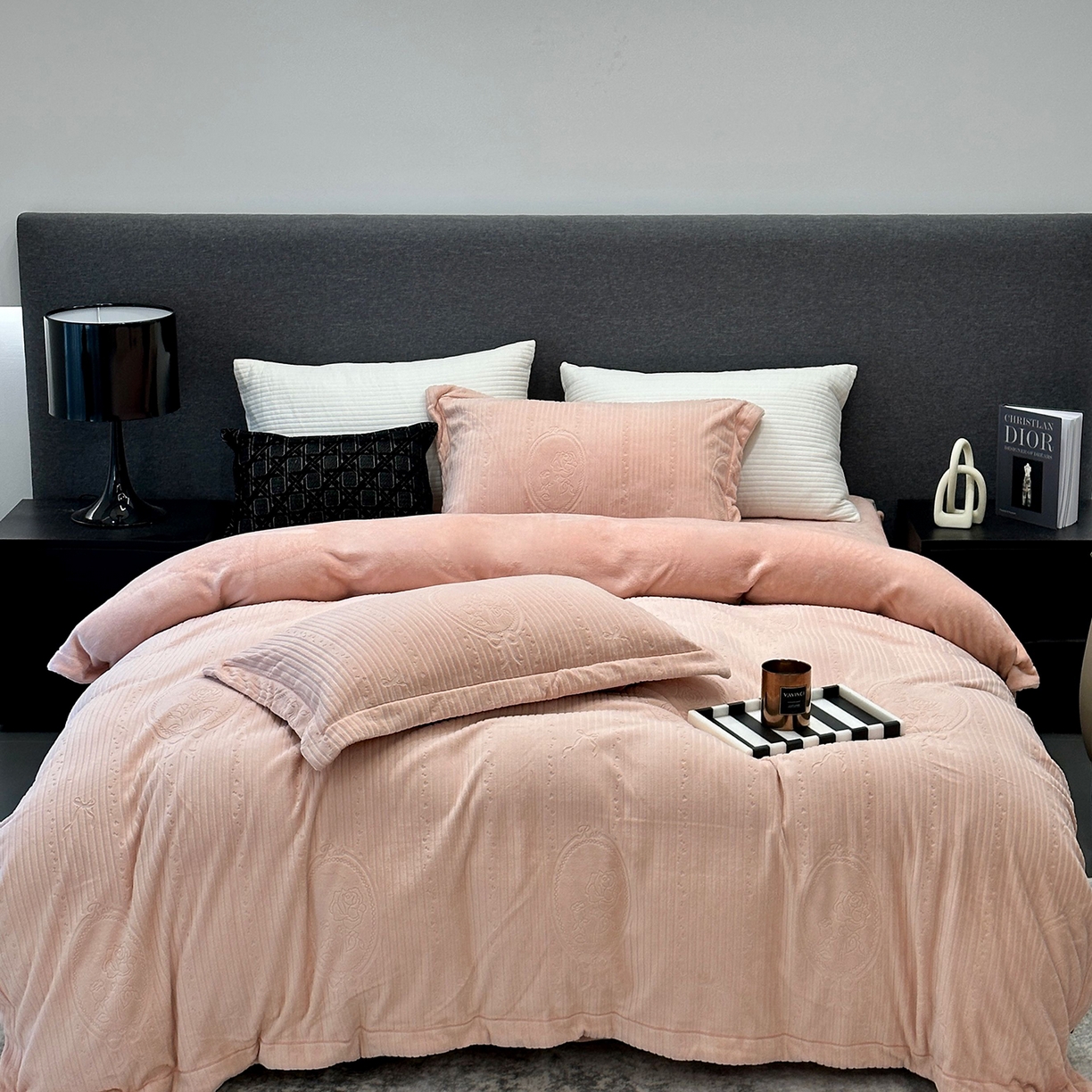 JUICY 橘滋家纺 2025新款高级简约立体提花浮雕牛奶绒系列四件套 玫瑰梦影-浅玉