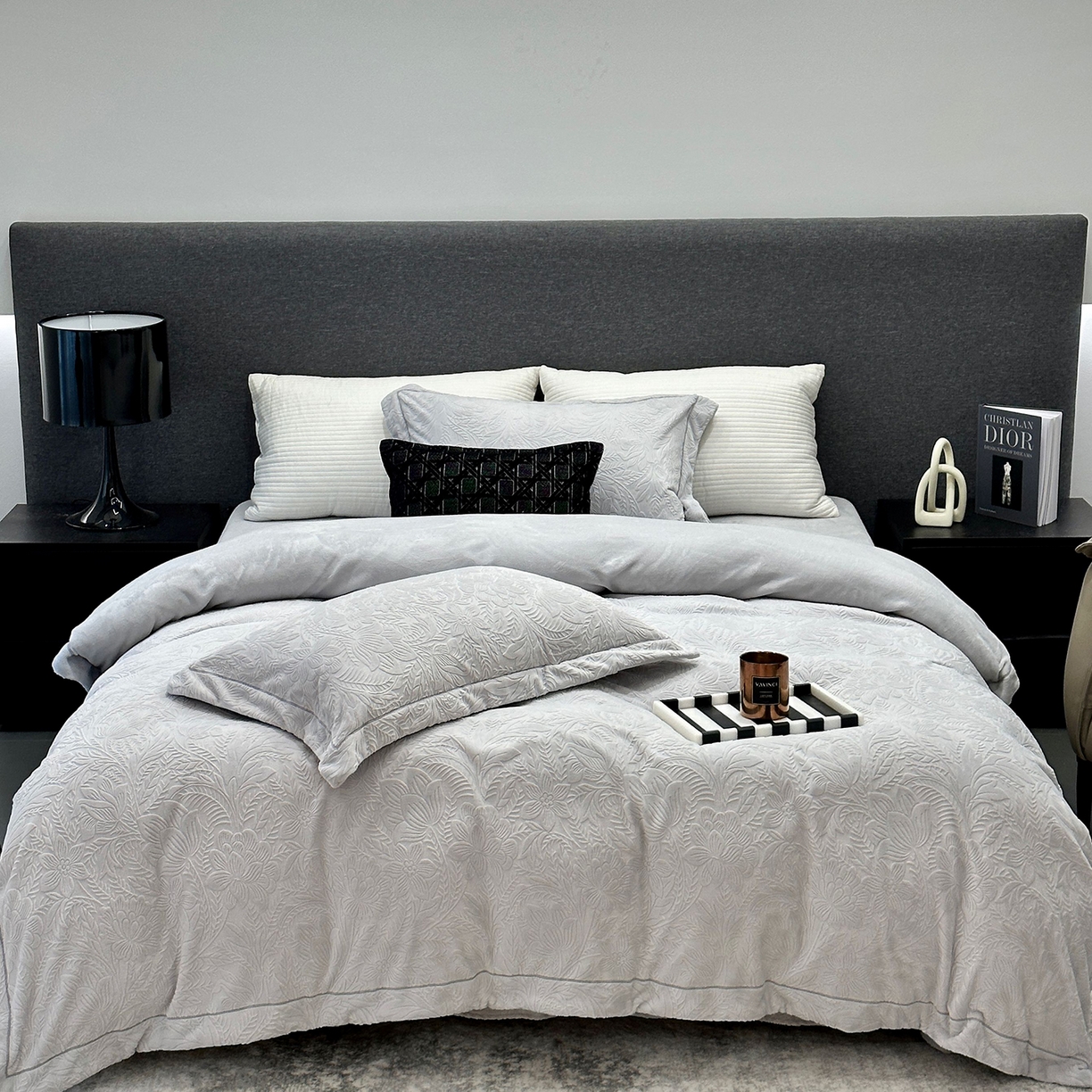 JUICY 橘滋家纺 2025新款高级简约立体提花浮雕牛奶绒系列四件套 纳维亚秘境-浅灰