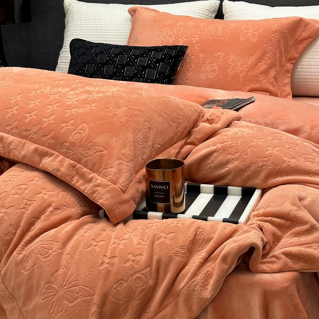 91家纺网 家纺一手货源 找家纺 JUICY 橘滋家纺 2025新款高级简约立体提花浮雕牛奶绒系列四件套 威尼斯蝶影