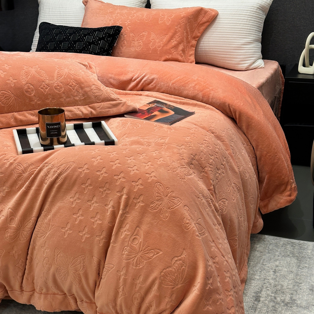 91家纺网 家纺一手货源 找家纺 JUICY 橘滋家纺 2025新款高级简约立体提花浮雕牛奶绒系列四件套 威尼斯蝶影