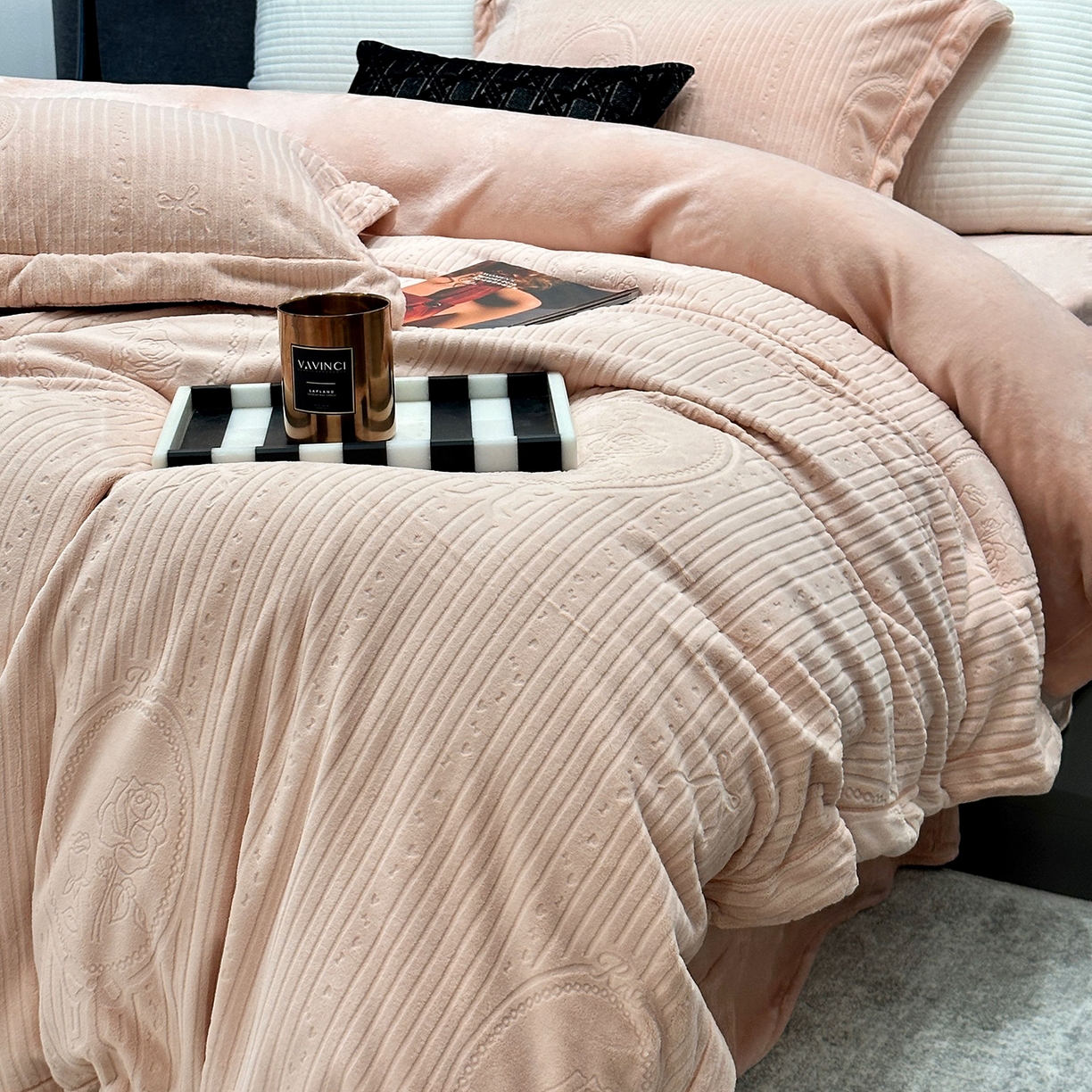 91家纺网 家纺一手货源 找家纺 JUICY 橘滋家纺 2025新款高级简约立体提花浮雕牛奶绒系列四件套 玫瑰梦影-浅玉