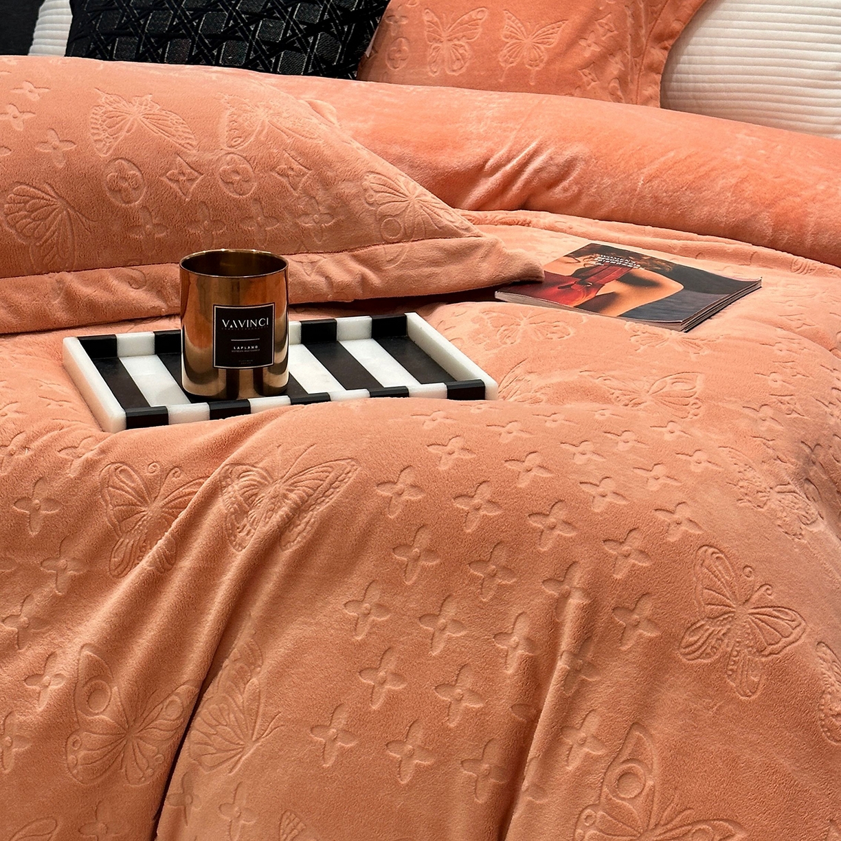 91家纺网 家纺一手货源 找家纺 JUICY 橘滋家纺 2025新款高级简约立体提花浮雕牛奶绒系列四件套 威尼斯蝶影