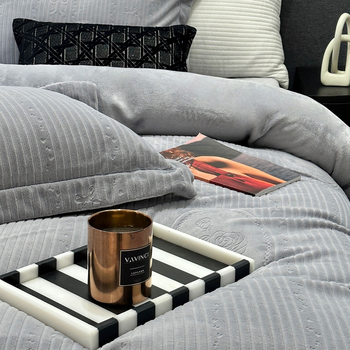 91家纺网 家纺一手货源 找家纺 JUICY 橘滋家纺 2025新款高级简约立体提花浮雕牛奶绒系列四件套 玫瑰梦影-灰