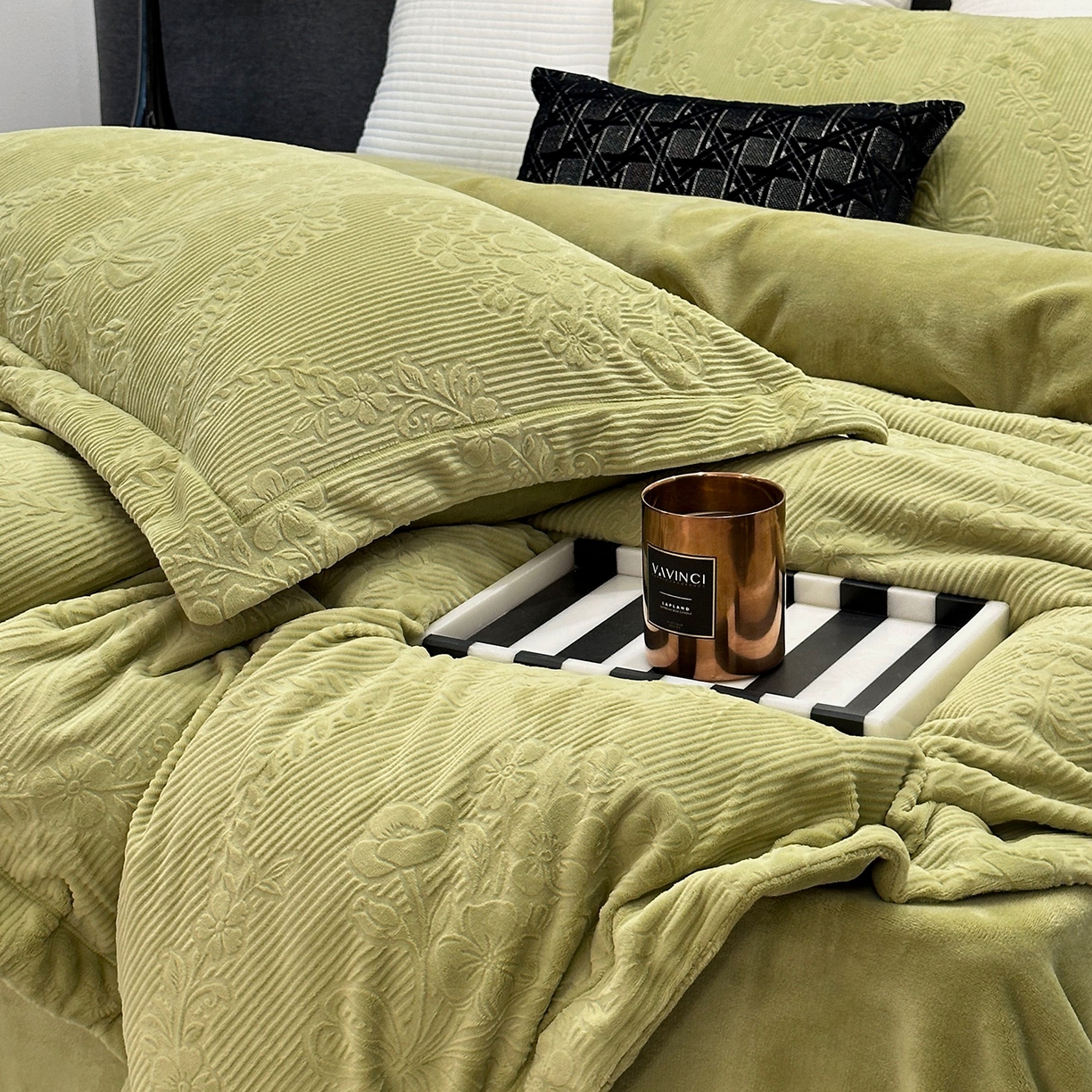 91家纺网 家纺一手货源 找家纺 JUICY 橘滋家纺 2025新款高级简约立体提花浮雕牛奶绒系列四件套 温顿庄园