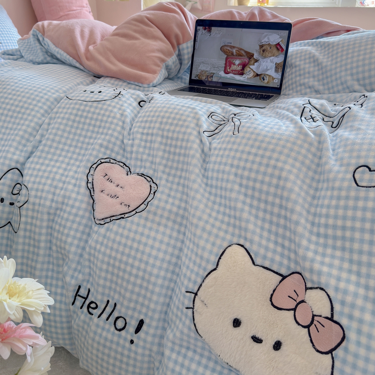 91家纺网 家纺一手货源 找家纺 罗亿家纺 2025新款A类兔毛贴布绣刺绣牛奶绒四件套-小红书推荐(提供买家秀) 小猫冰激凌