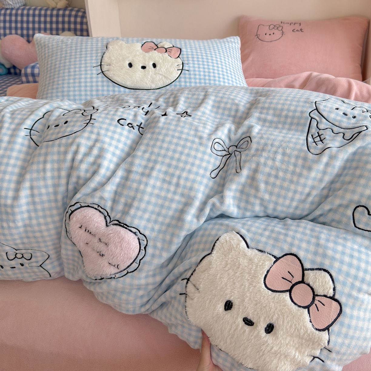 罗亿家纺 2025新款A类兔毛贴布绣刺绣牛奶绒四件套-小红书推荐(提供买家秀) 小猫冰激凌