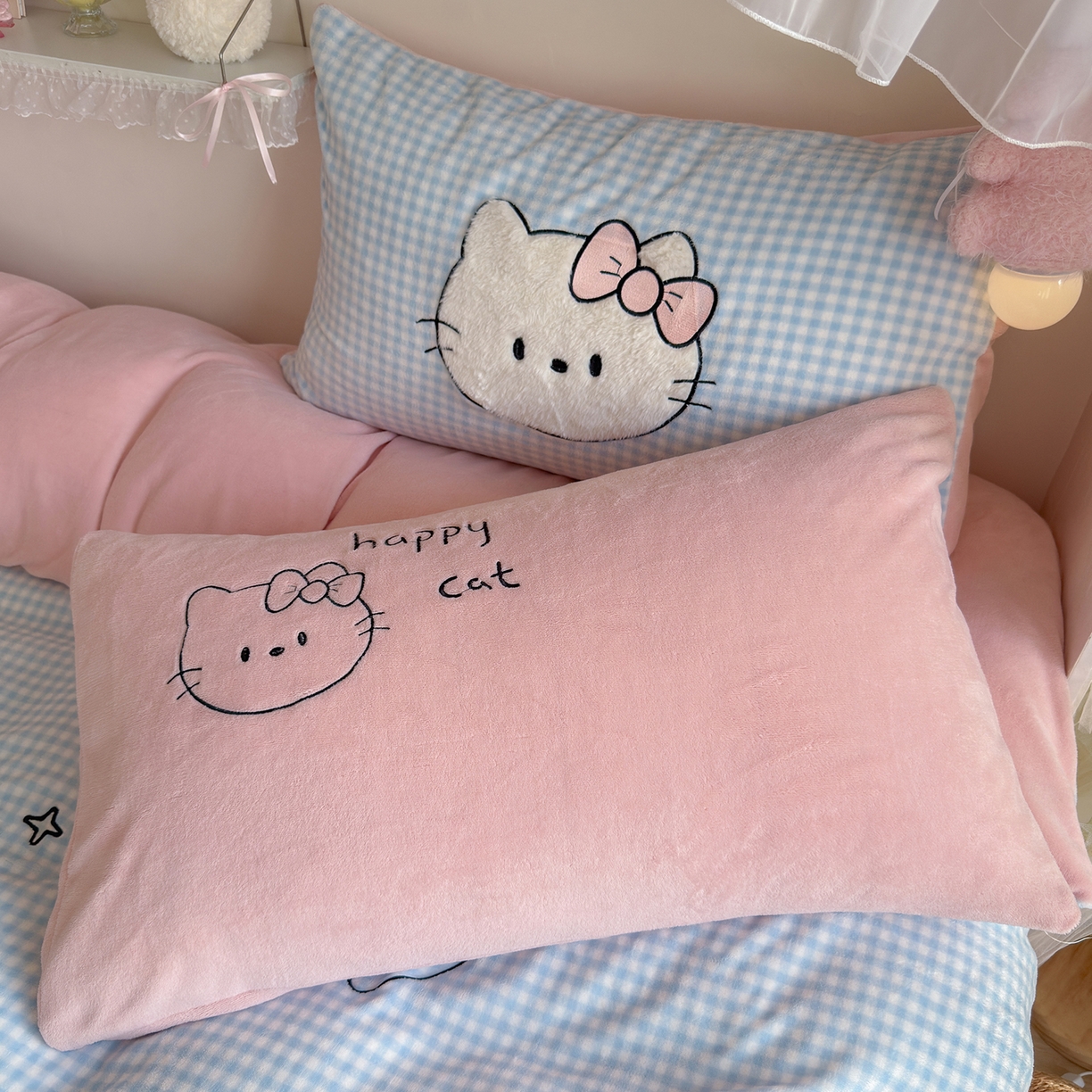 91家纺网 家纺一手货源 找家纺 罗亿家纺 2025新款A类兔毛贴布绣刺绣牛奶绒四件套-小红书推荐(提供买家秀) 小猫冰激凌