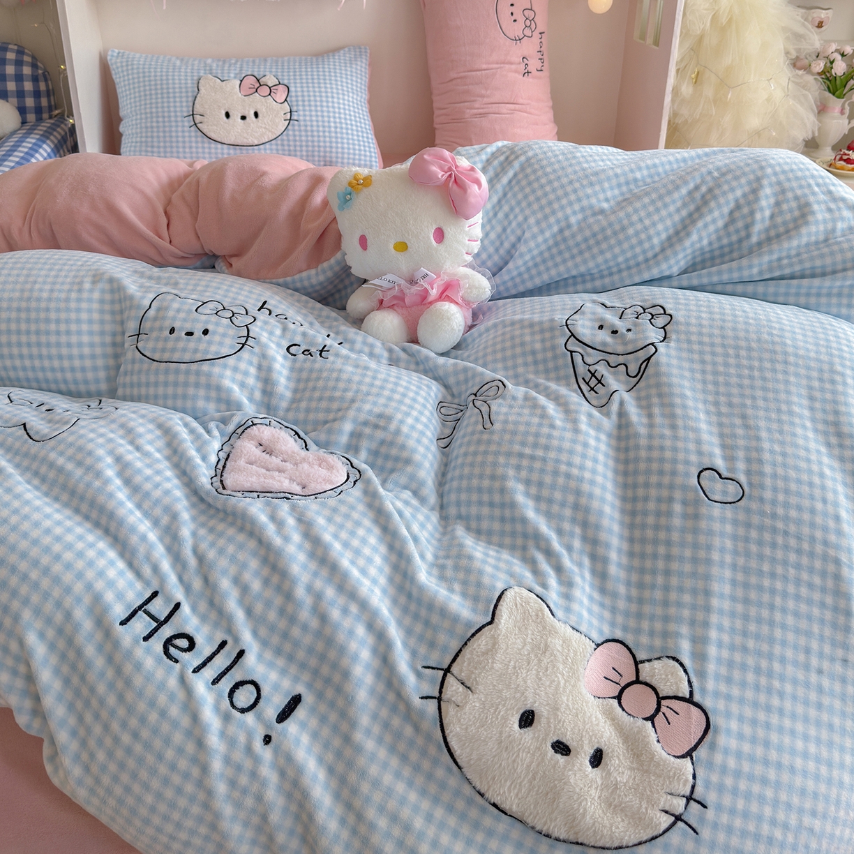 91家纺网 家纺一手货源 找家纺 罗亿家纺 2025新款A类兔毛贴布绣刺绣牛奶绒四件套-小红书推荐(提供买家秀) 小猫冰激凌