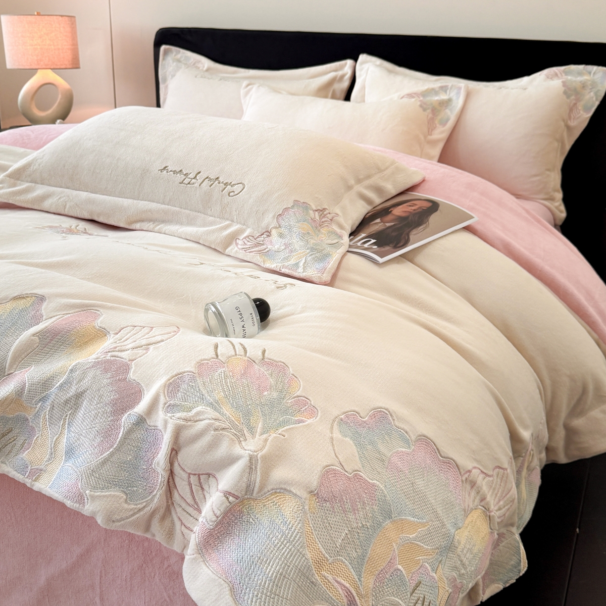 91家纺网 家纺一手货源 找家纺 （总）2025新款牛奶绒刺绣工艺高克重四件套-安娜系列