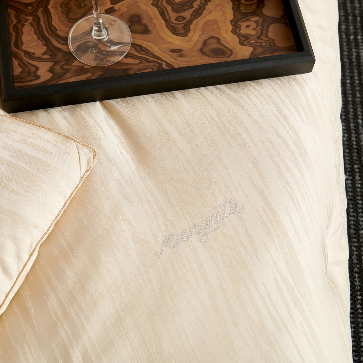 91家纺网 家纺一手货源 找家纺 CINNY馨宜 2025新款60S木本提花大豆被大豆纤维春秋被冬被子被芯 金色