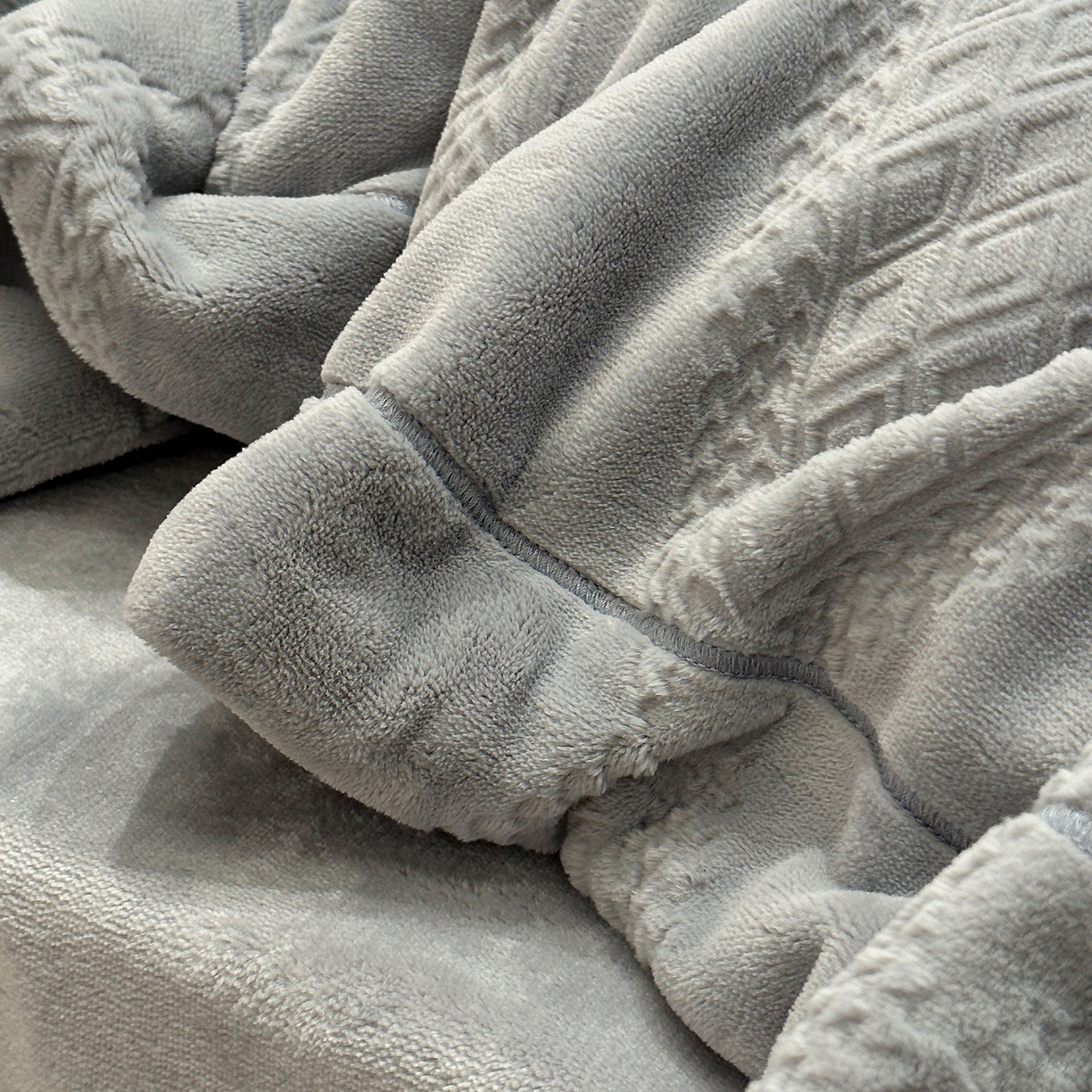 91家纺网 家纺一手货源 找家纺 （总）JUICY 橘滋家纺 2025新款高级简约立体提花浮雕牛奶绒系列四件套