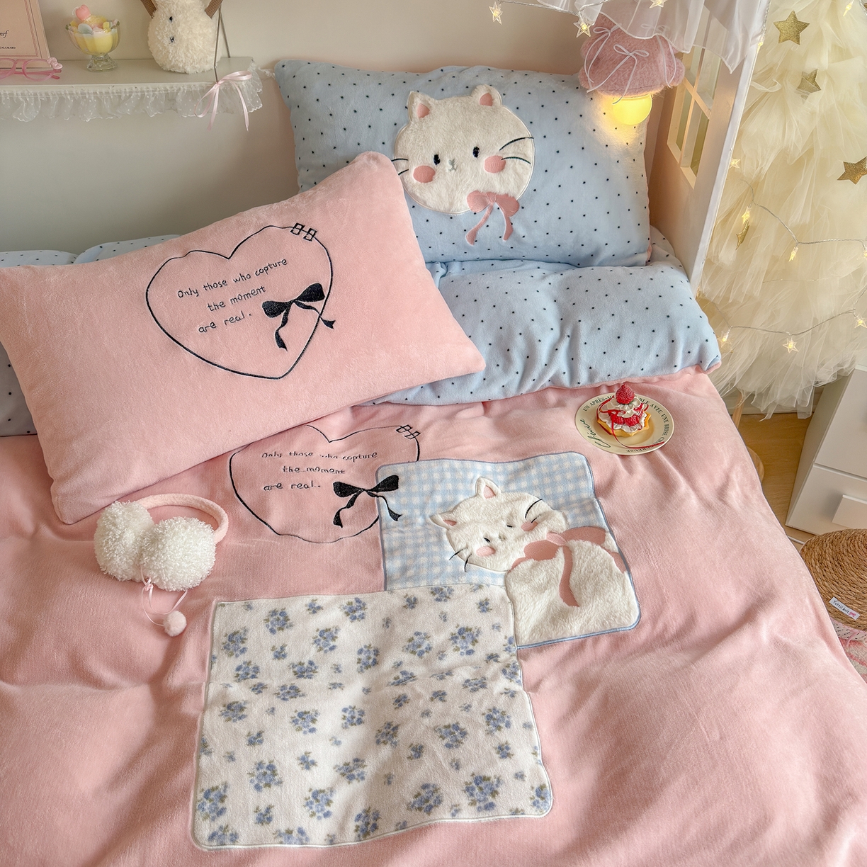 91家纺网 家纺一手货源 找家纺 罗亿家纺 2025新款A类兔毛贴布绣刺绣牛奶绒四件套-小红书推荐(提供买家秀) 甜系猫咪