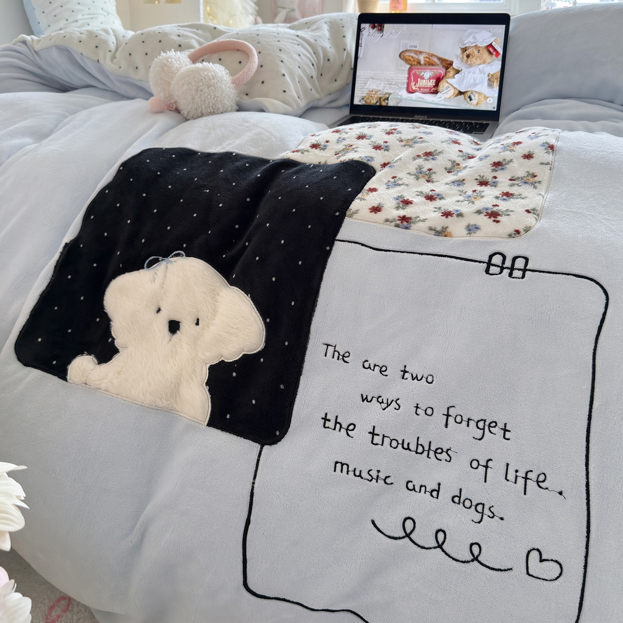 91家纺网 家纺一手货源 找家纺 罗亿家纺 2025新款A类兔毛贴布绣刺绣牛奶绒四件套-小红书推荐(提供买家秀) 赫本风小白