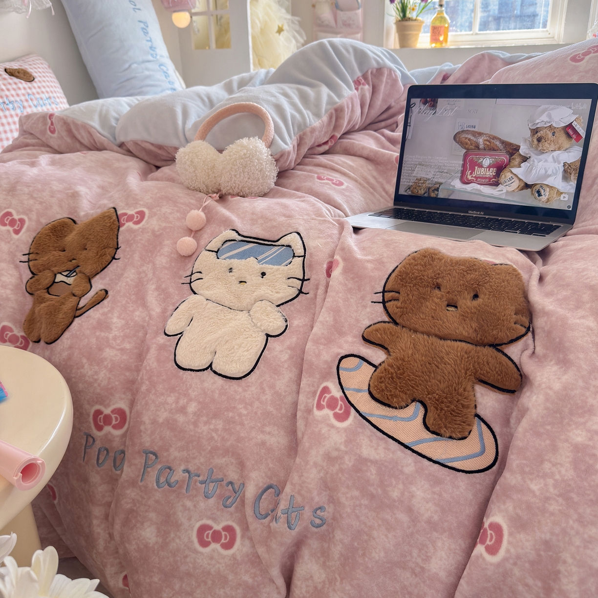 91家纺网 家纺一手货源 找家纺 罗亿家纺 2025新款A类兔毛贴布绣刺绣牛奶绒四件套-小红书推荐(提供买家秀) 三小只