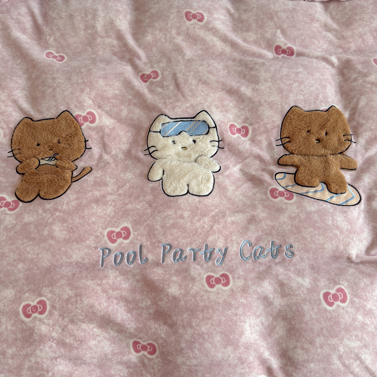 91家纺网 家纺一手货源 找家纺 罗亿家纺 2025新款A类兔毛贴布绣刺绣牛奶绒四件套-小红书推荐(提供买家秀) 三小只