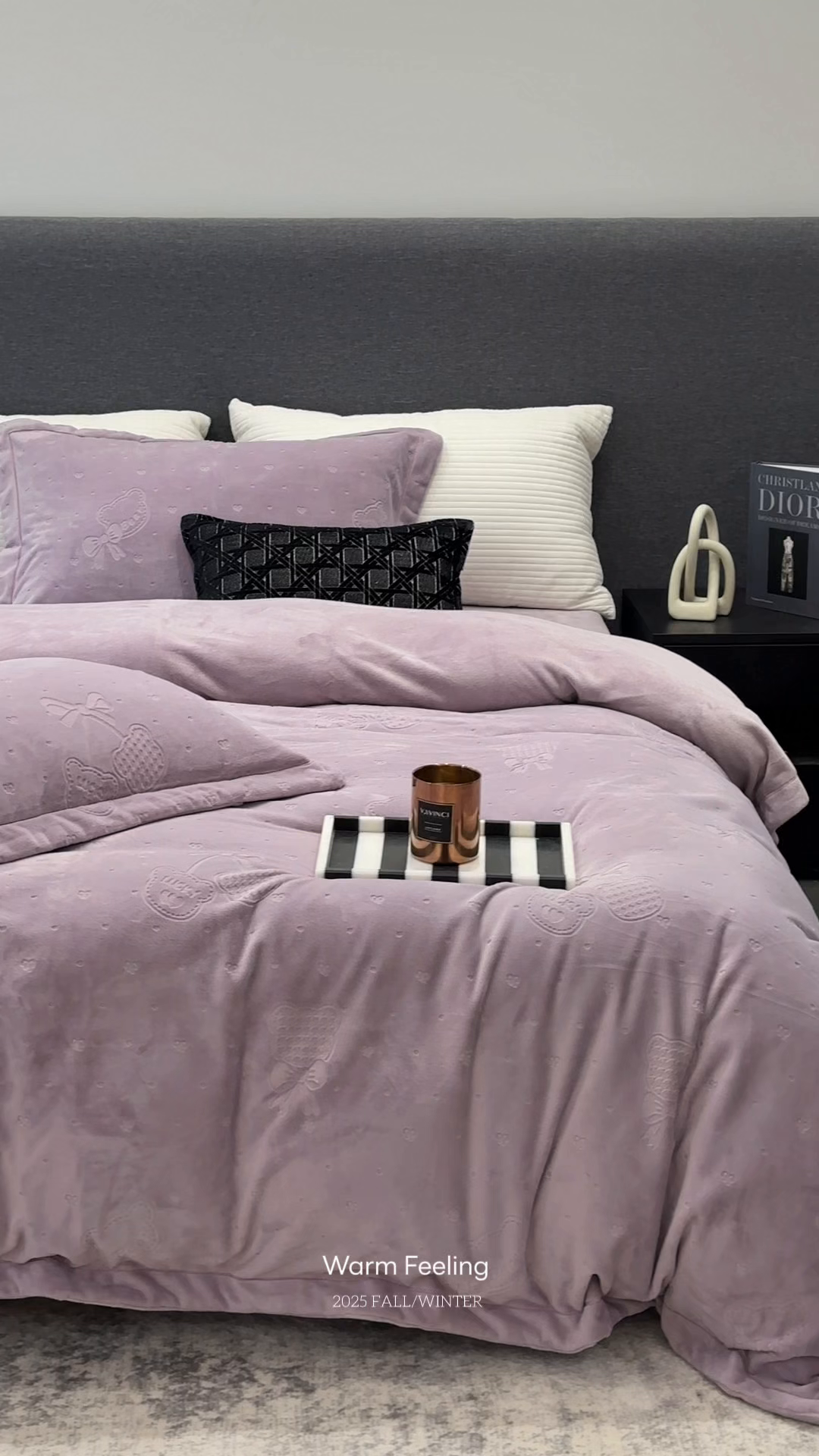 91家纺网 家纺一手货源 找家纺 JUICY 橘滋家纺 2025新款高级简约立体提花浮雕牛奶绒系列四件套 小熊樱桃-紫