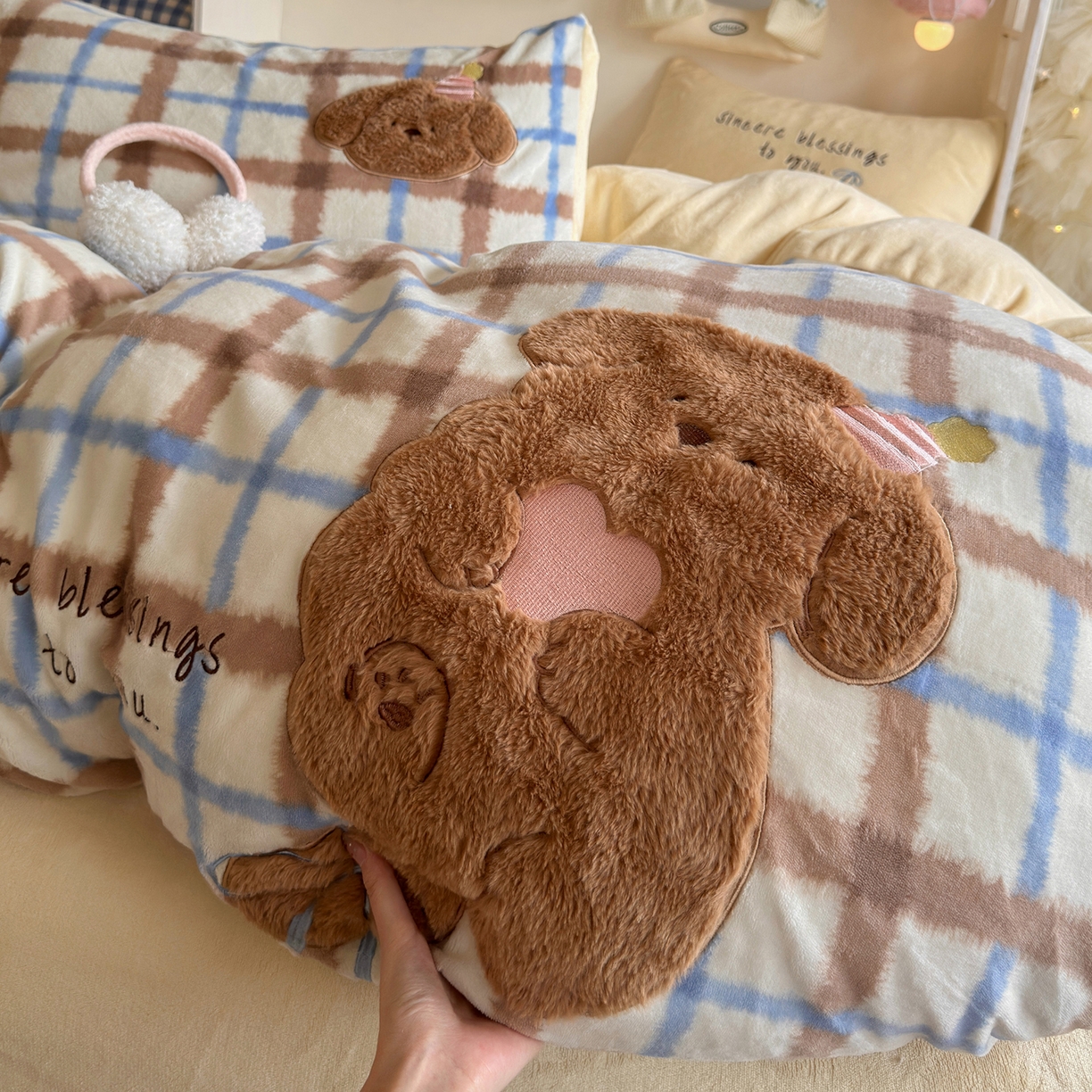 91家纺网 家纺一手货源 找家纺 罗亿家纺 2025新款A类兔毛贴布绣刺绣牛奶绒四件套-小红书推荐(提供买家秀) 帽子puppy