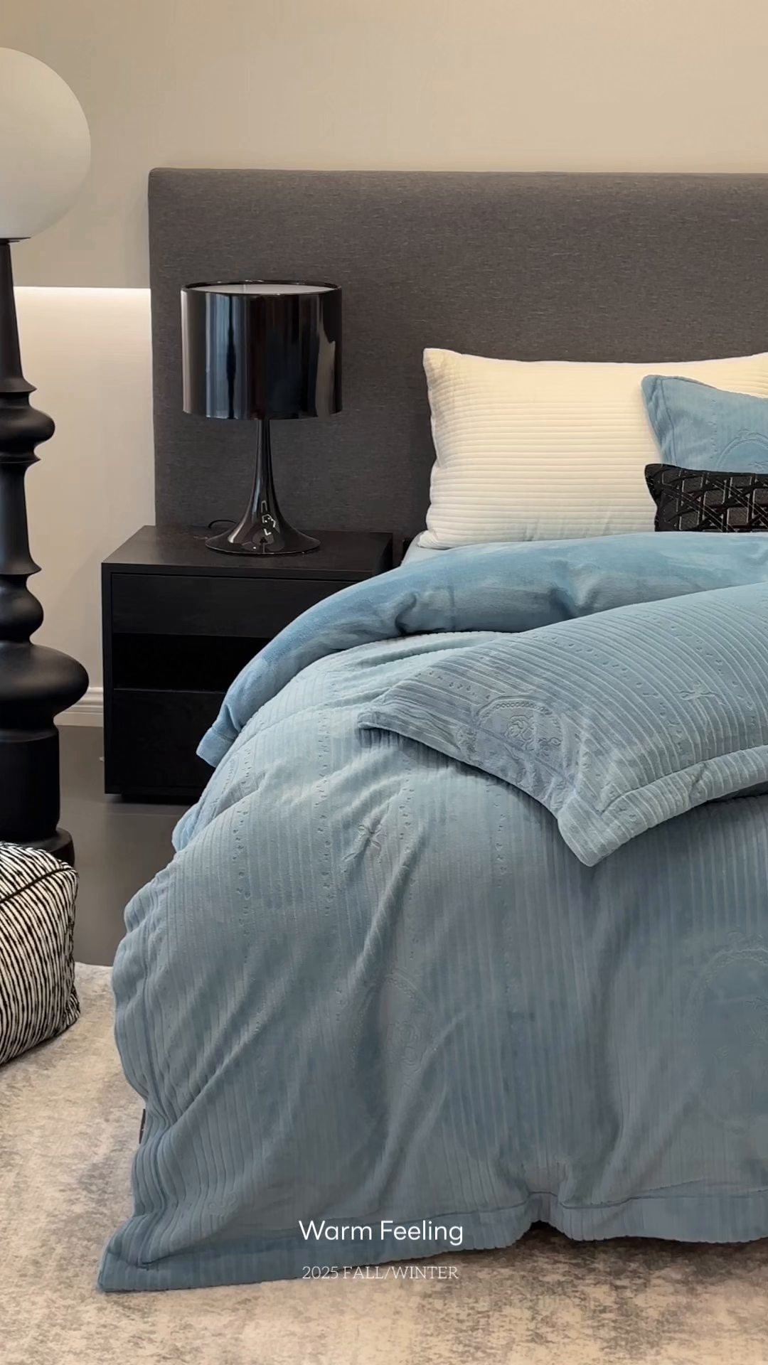 91家纺网 家纺一手货源 找家纺 JUICY 橘滋家纺 2025新款高级简约立体提花浮雕牛奶绒系列四件套 玫瑰梦影-蓝