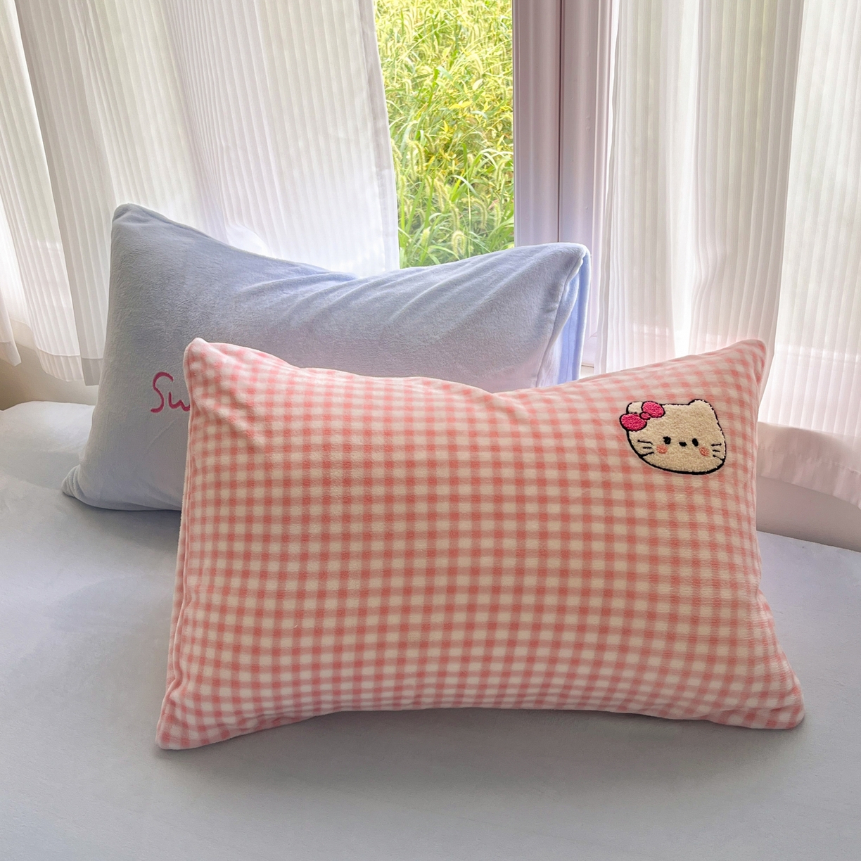 91家纺网 家纺一手货源 找家纺 如一 2025新款卡通毛巾绣系列牛奶绒四件套第三批 粉格小猫