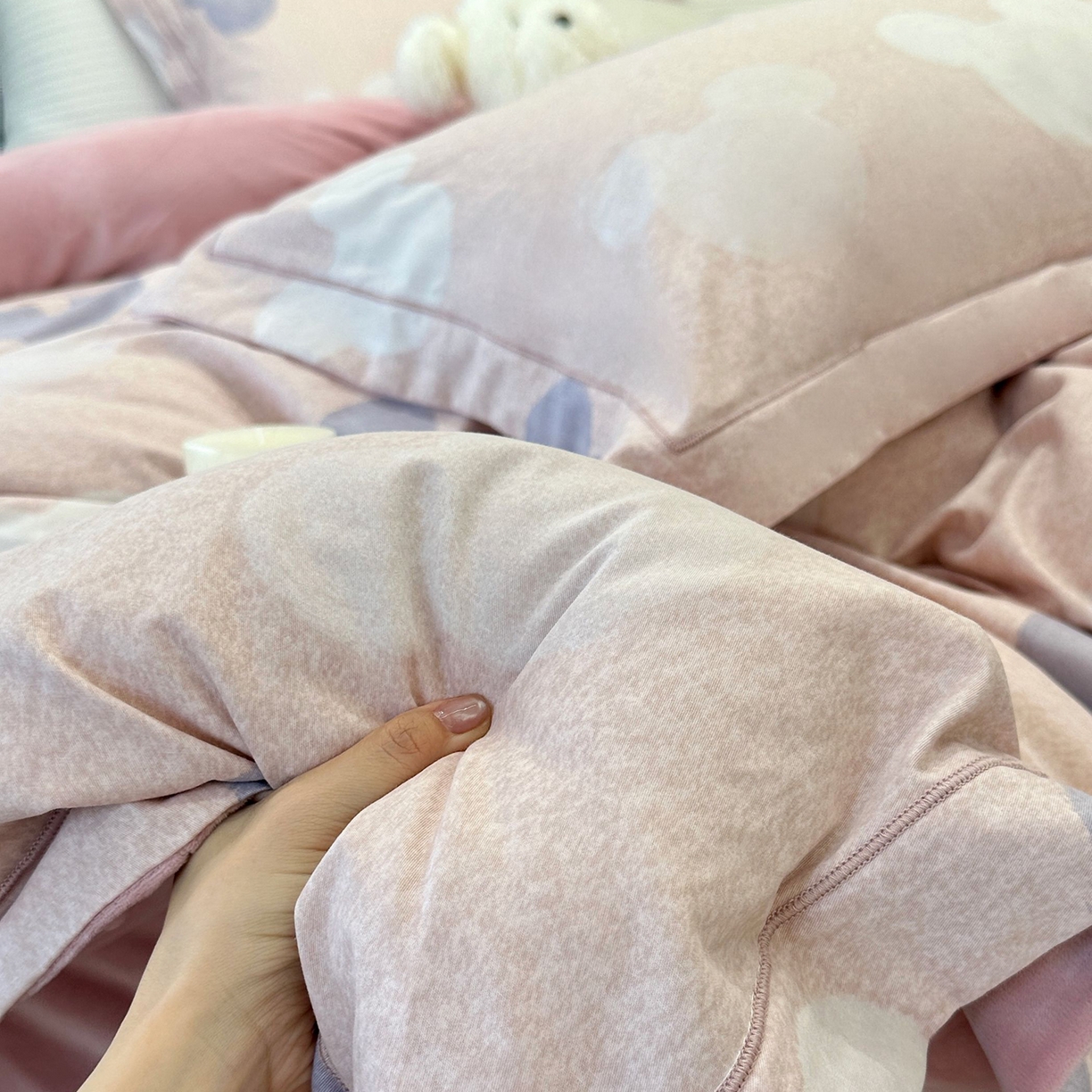 91家纺网 家纺一手货源 找家纺 JUICY 橘滋家纺 2025新款柔美治愈系磨毛宝宝绒系列四件套 米奇宝贝